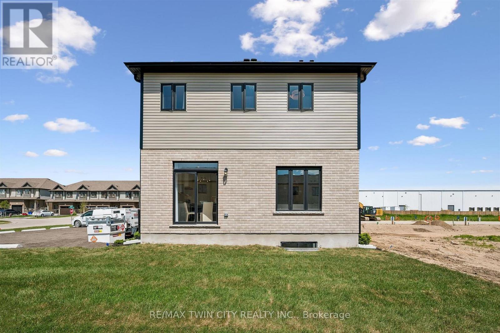 1681 DUNKIRK AVENUE - 46