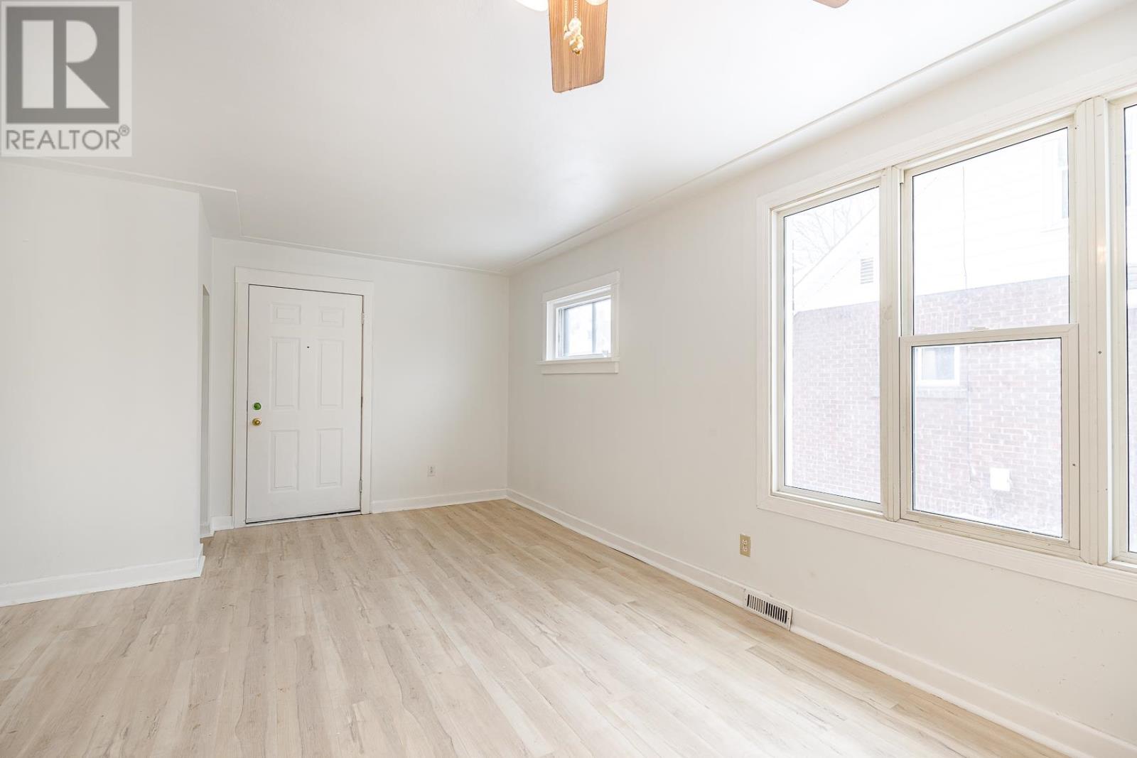 340 Wellington ST - 3