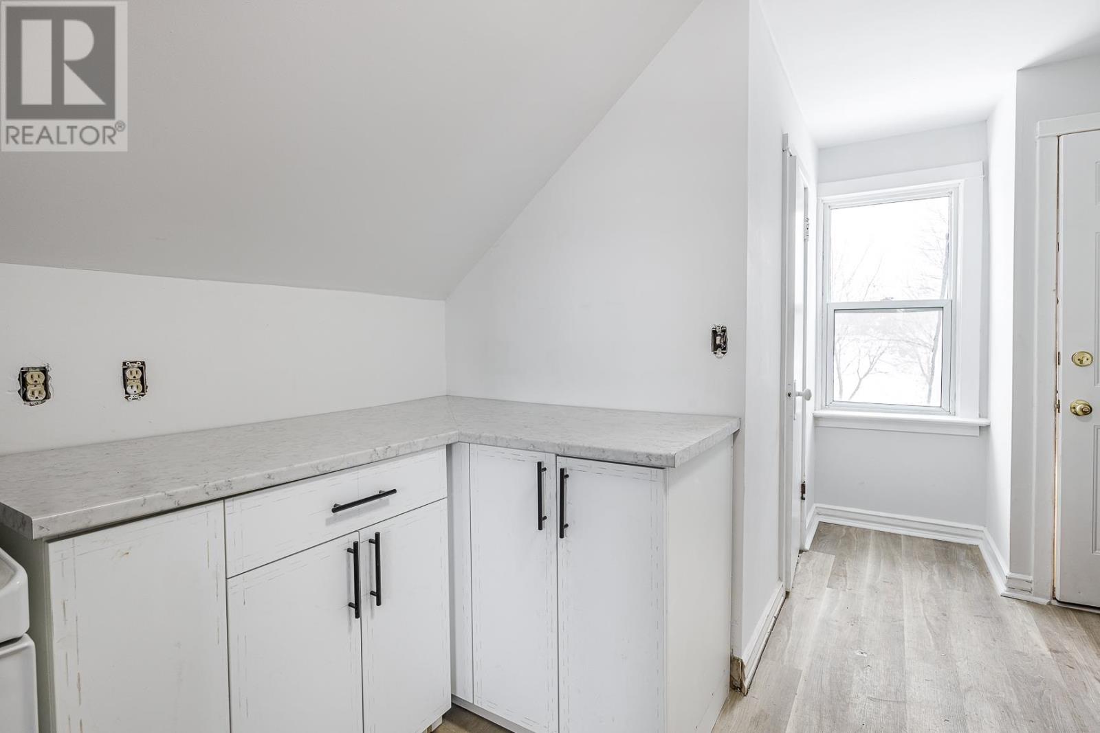 340 Wellington ST - 20