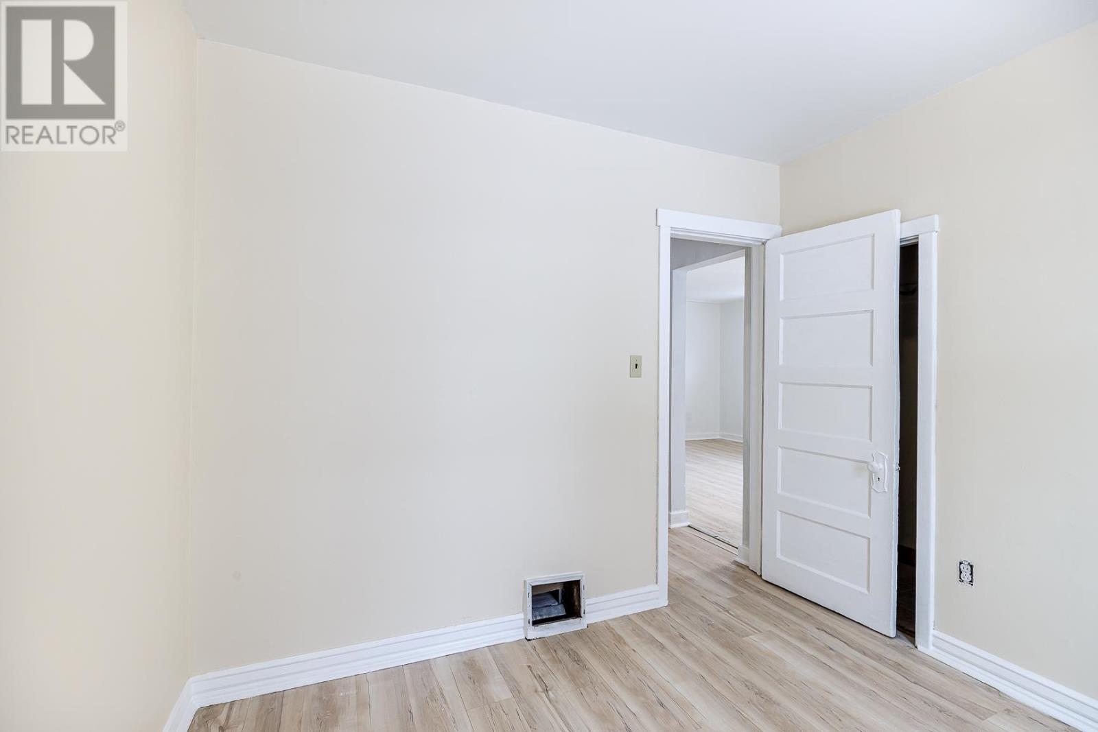 340 Wellington ST - 9