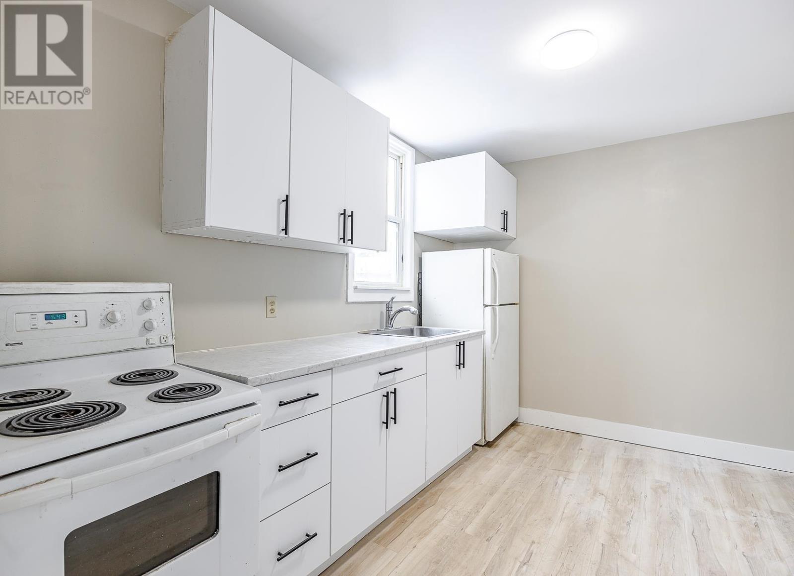 340 Wellington ST - 5