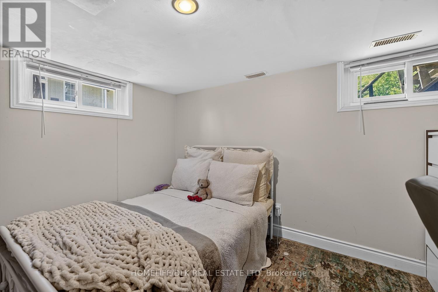 100 ELLERBECK STREET - 22