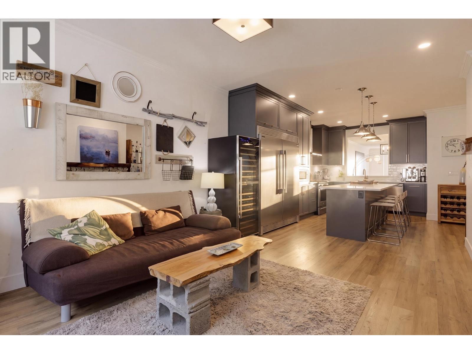 1315 THOMAS AVENUE, Coquitlam