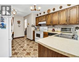 7615 Lawrence Drive, Burnaby, BC V5A3M6 Photo 16