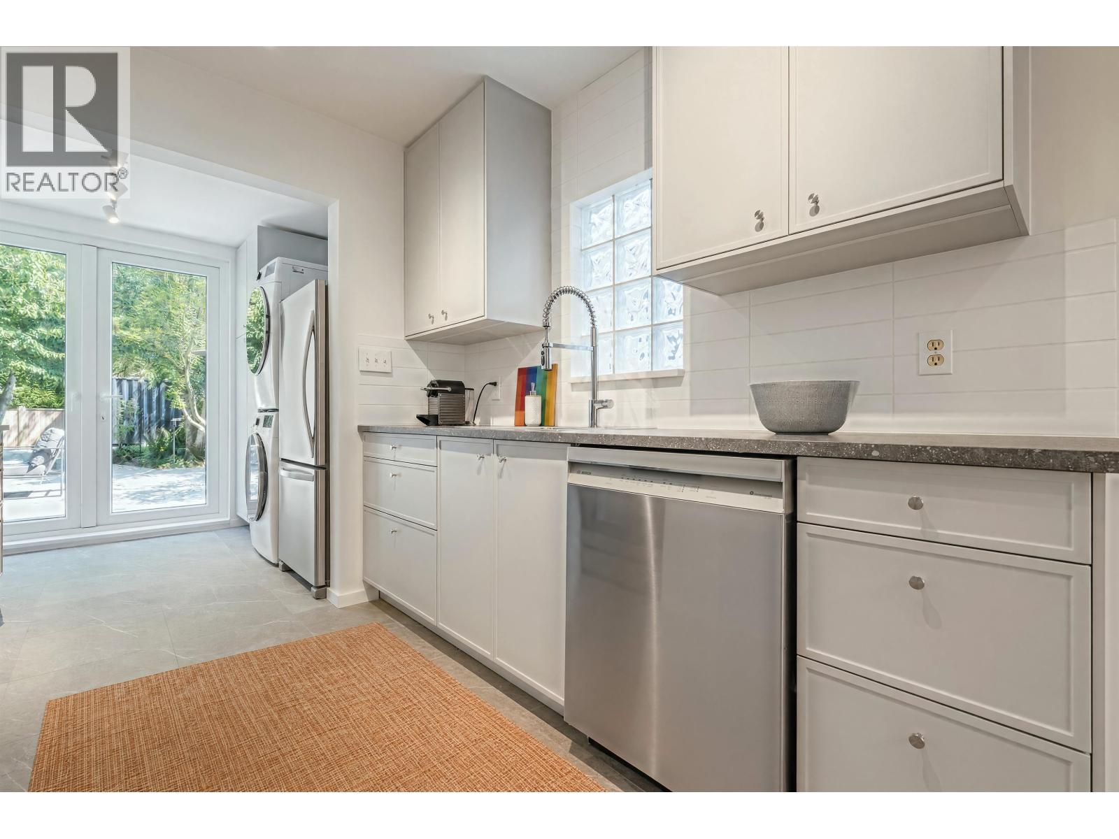 3 Bed, 2 Bath House for Sale in Vancouver – 2053 CHARLES STREET, Vancouver – MLS# R3146651 - Image 10