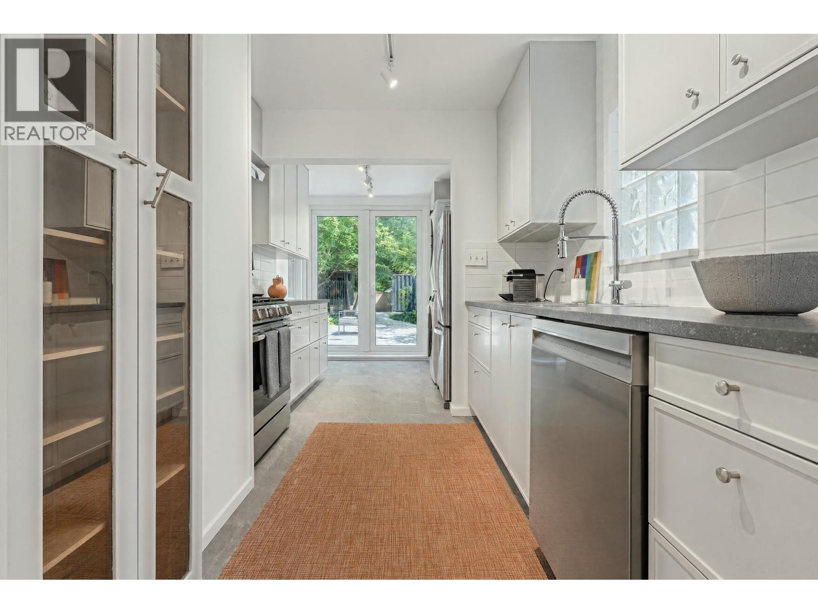 3 Bed, 2 Bath House for Sale in Vancouver – 2053 CHARLES STREET, Vancouver – MLS# R3146651 - Image 9