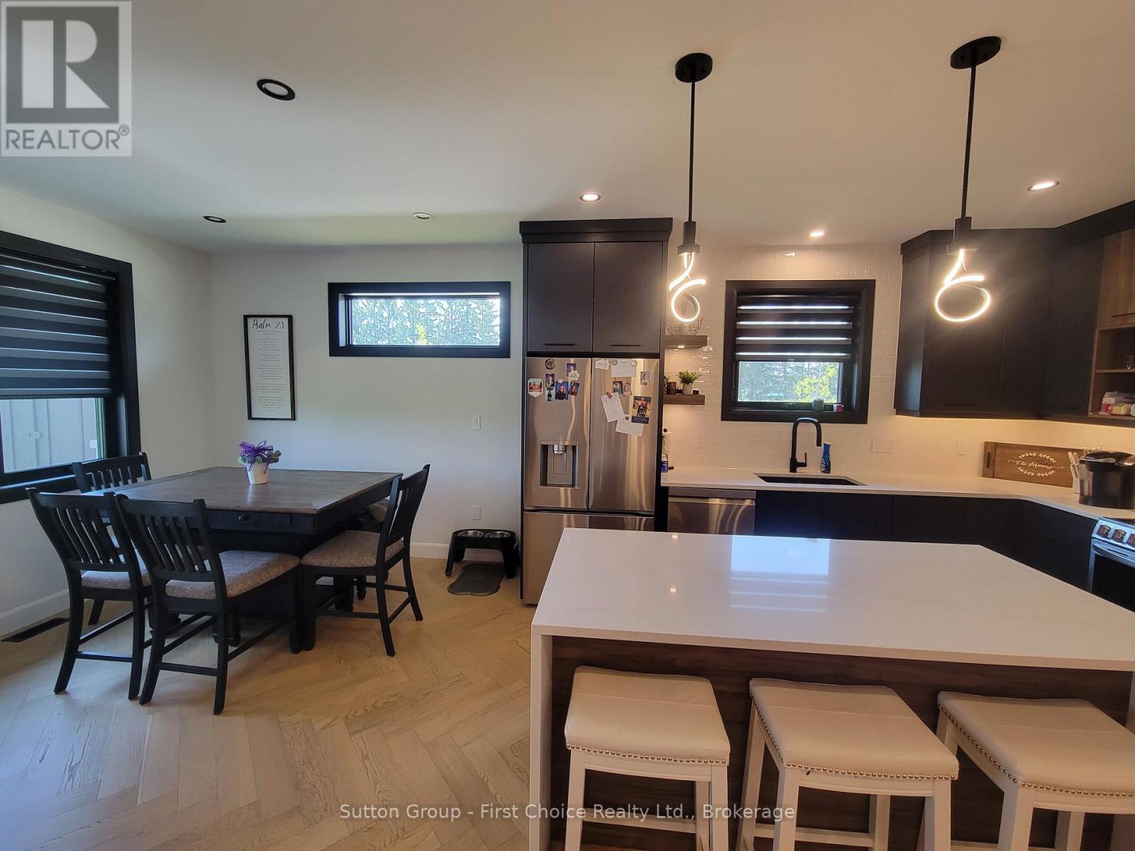 128 ROWE AVENUE - 12