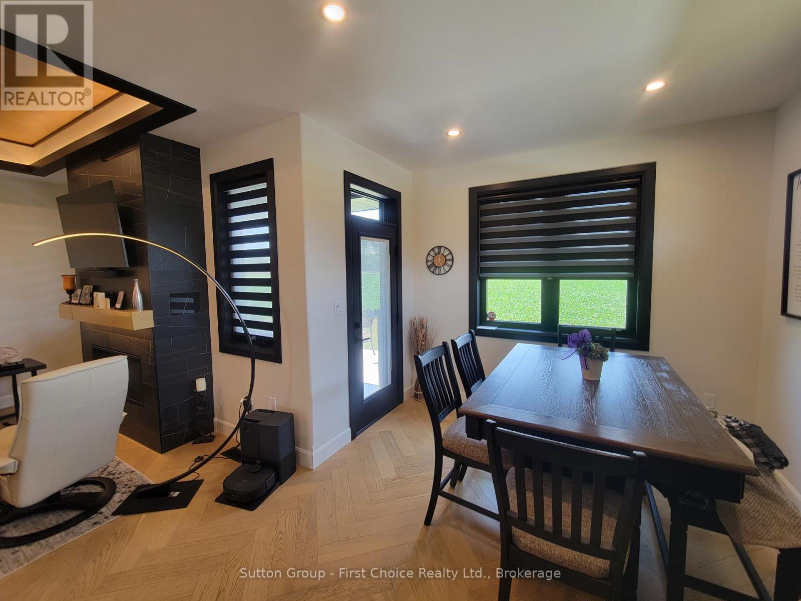 128 ROWE AVENUE - 14