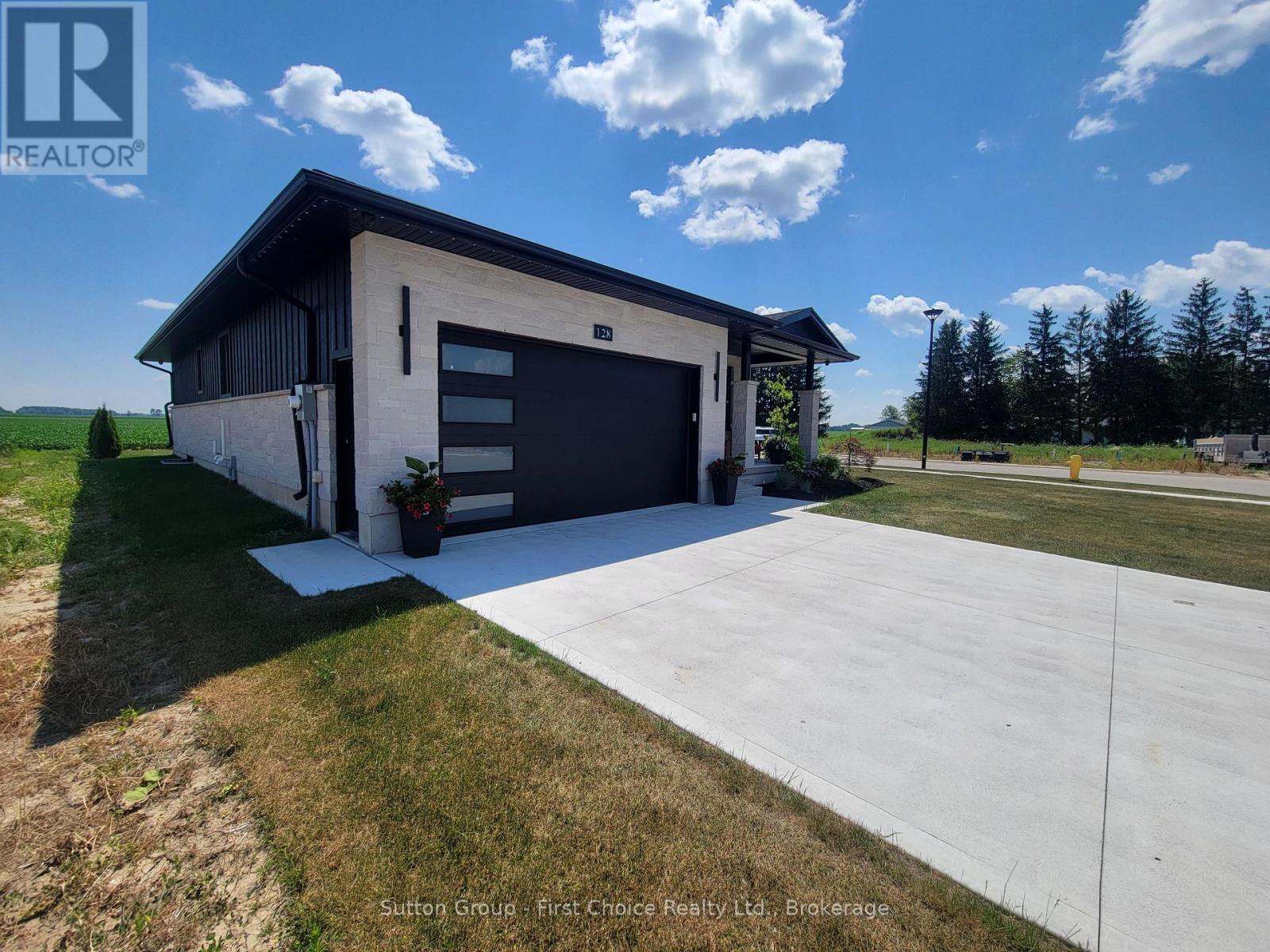 128 ROWE AVENUE - 3