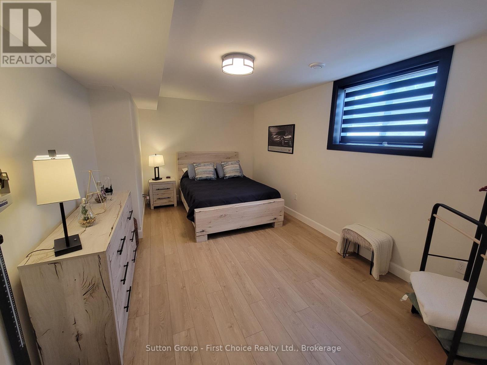 128 ROWE AVENUE - 33