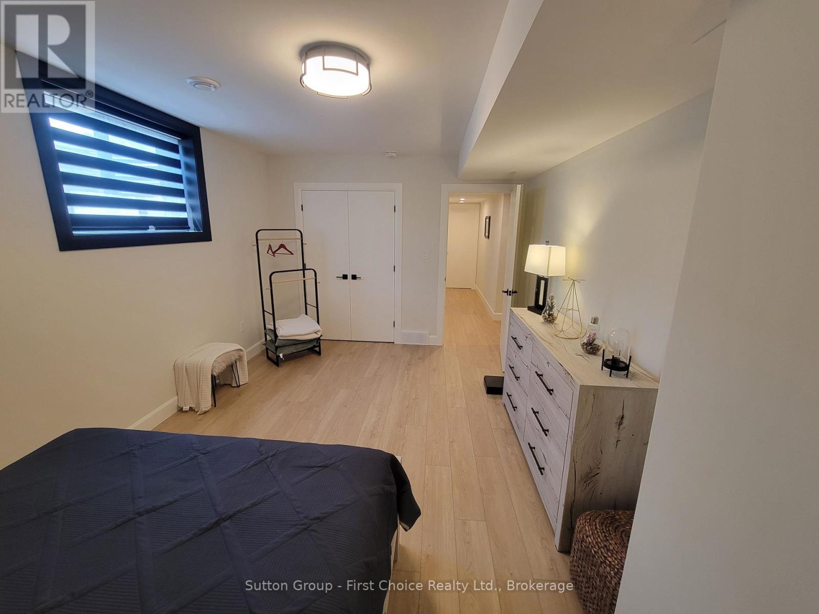 128 ROWE AVENUE - 34