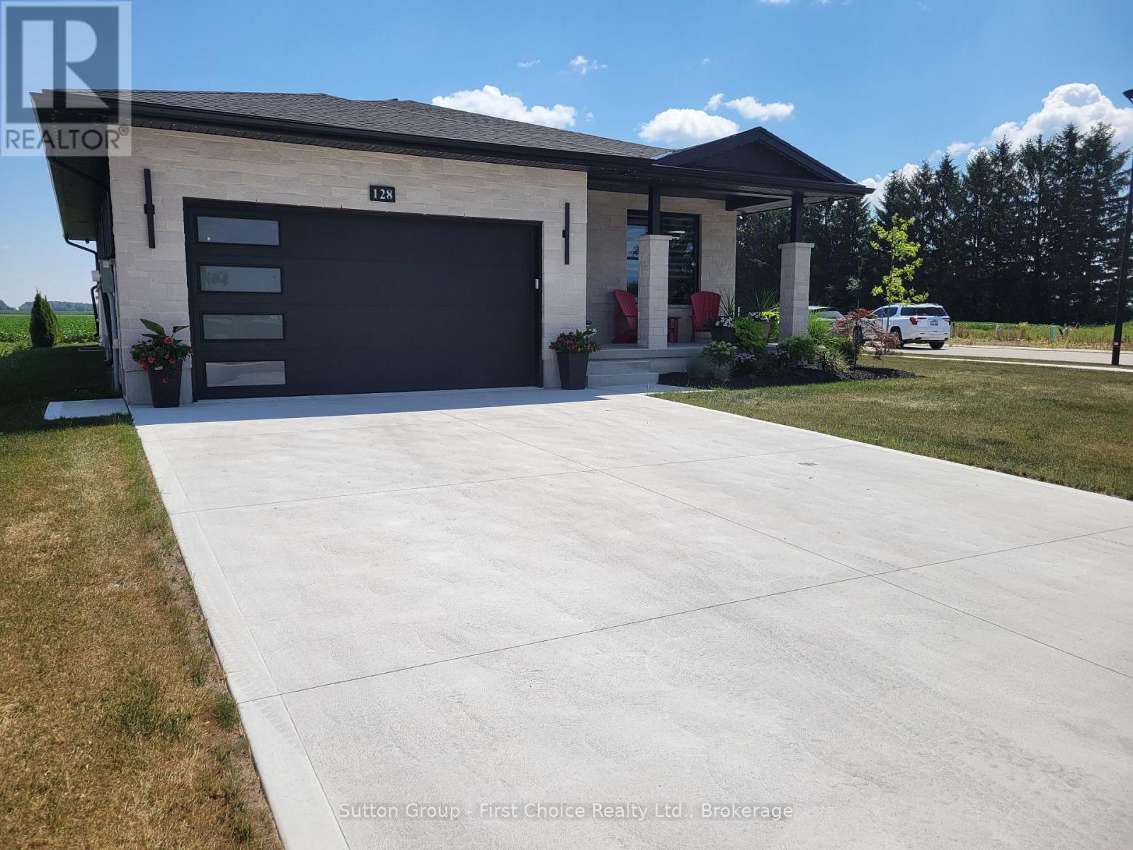 128 ROWE AVENUE - 4