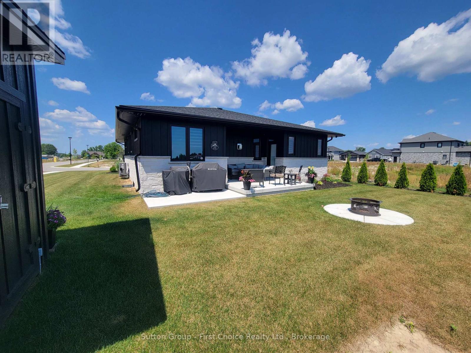 128 ROWE AVENUE - 40