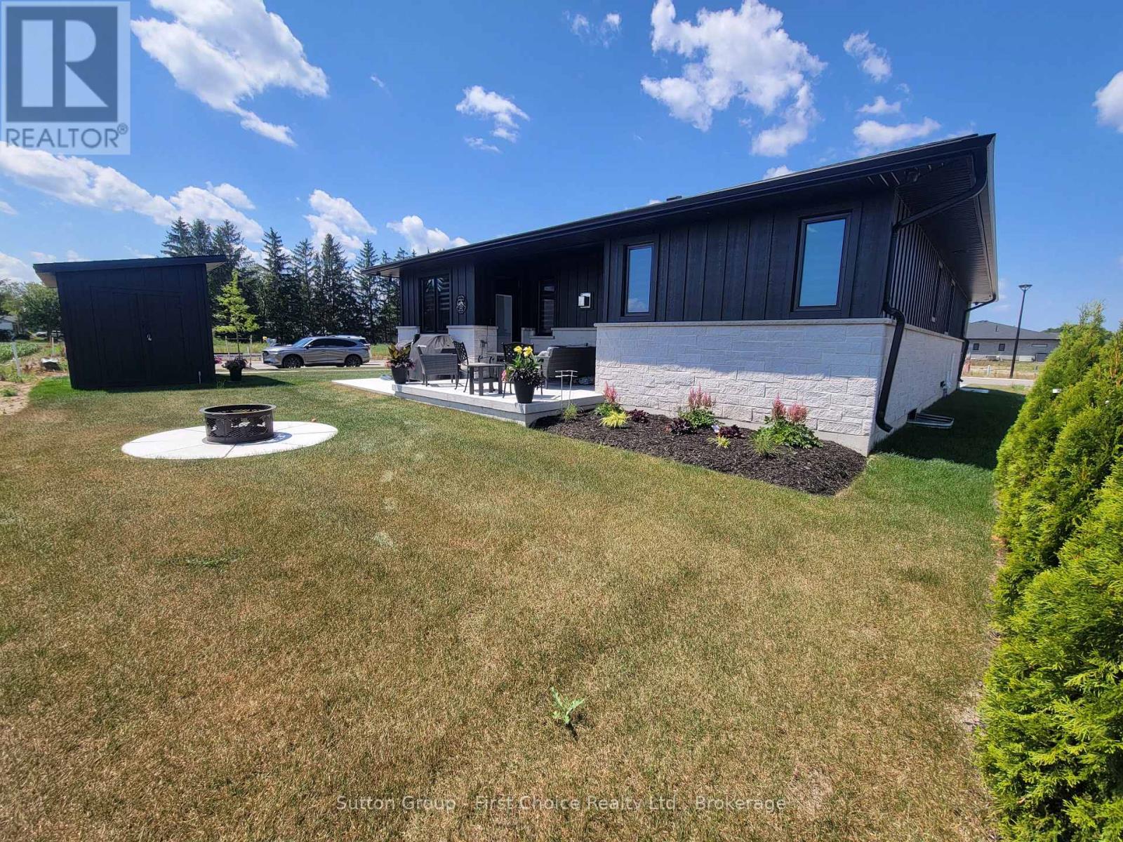 128 ROWE AVENUE - 41