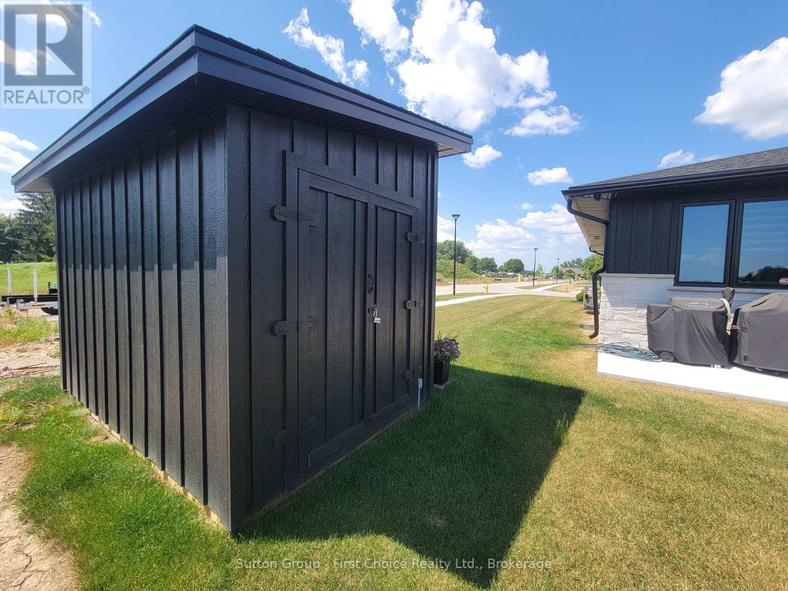 128 ROWE AVENUE - 42