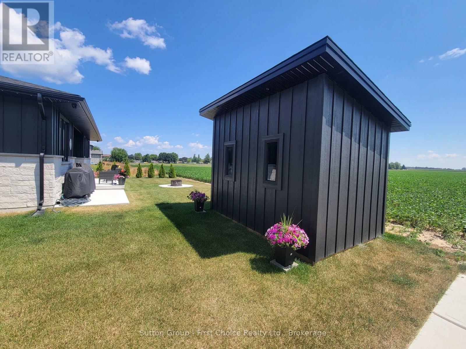 128 ROWE AVENUE - 44