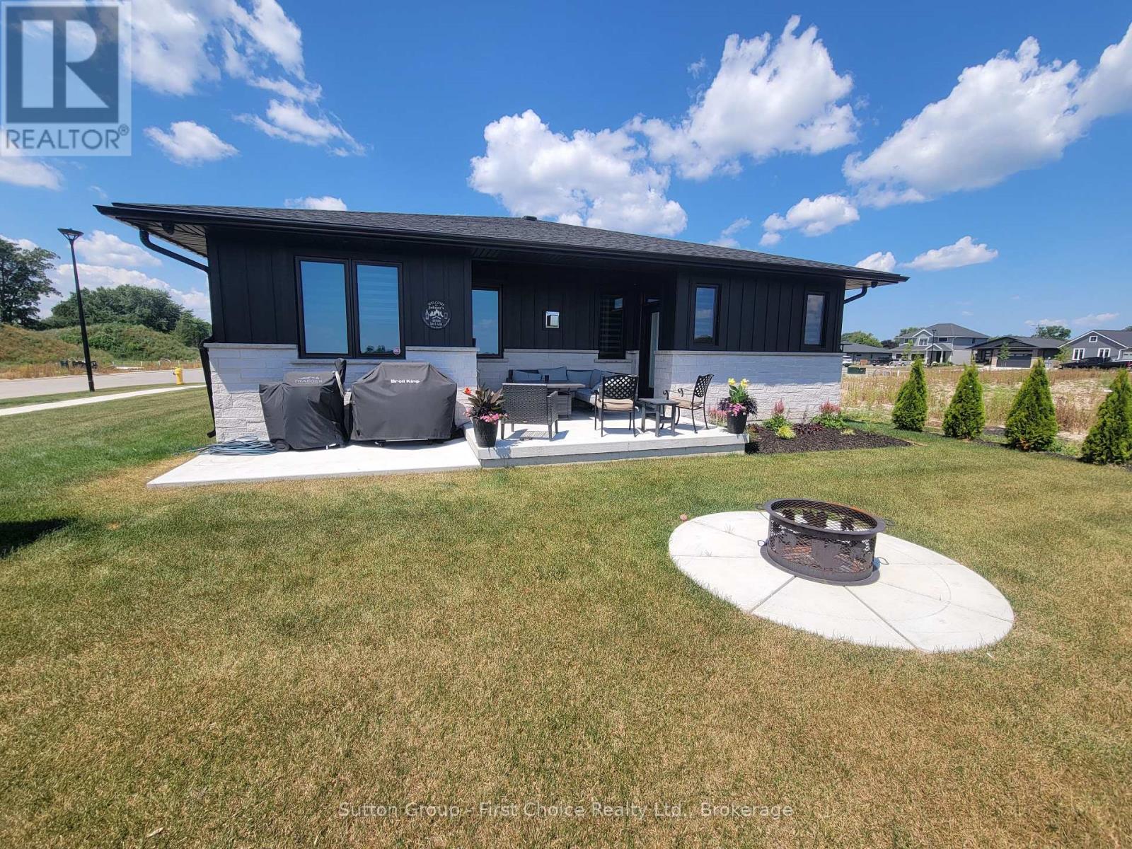 128 ROWE AVENUE - 45