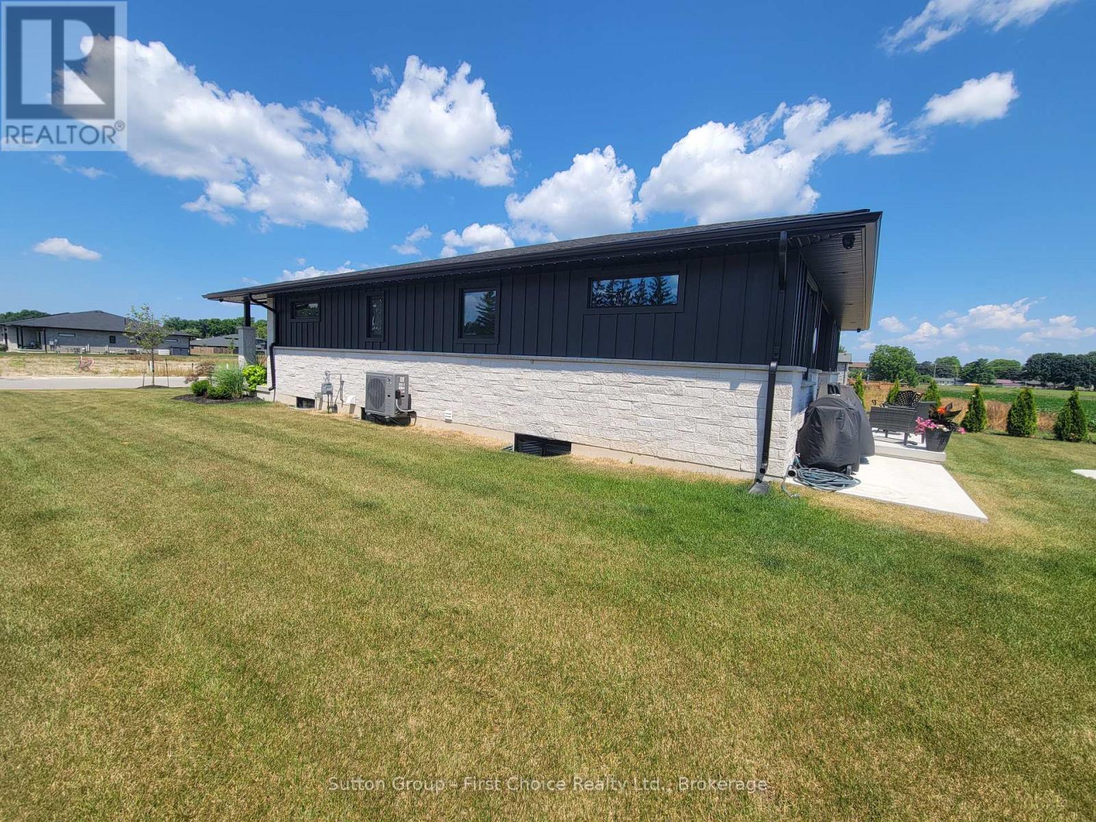 128 ROWE AVENUE - 48