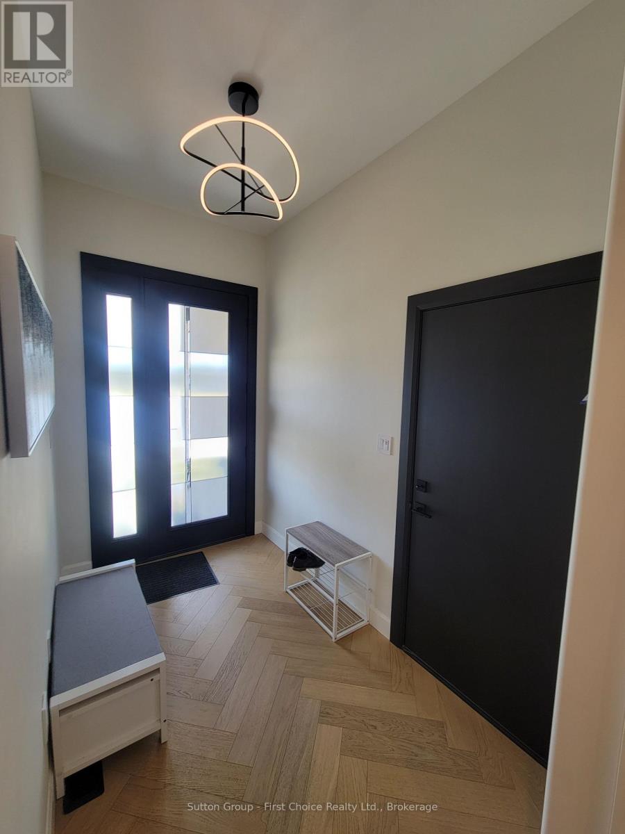 128 ROWE AVENUE - 7