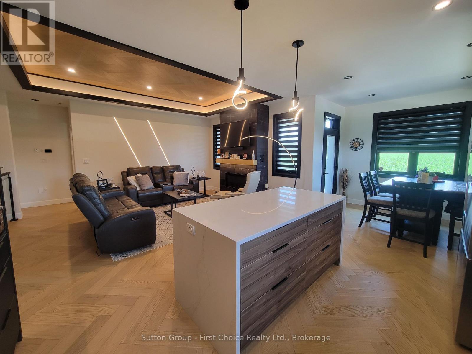 128 ROWE AVENUE - 8