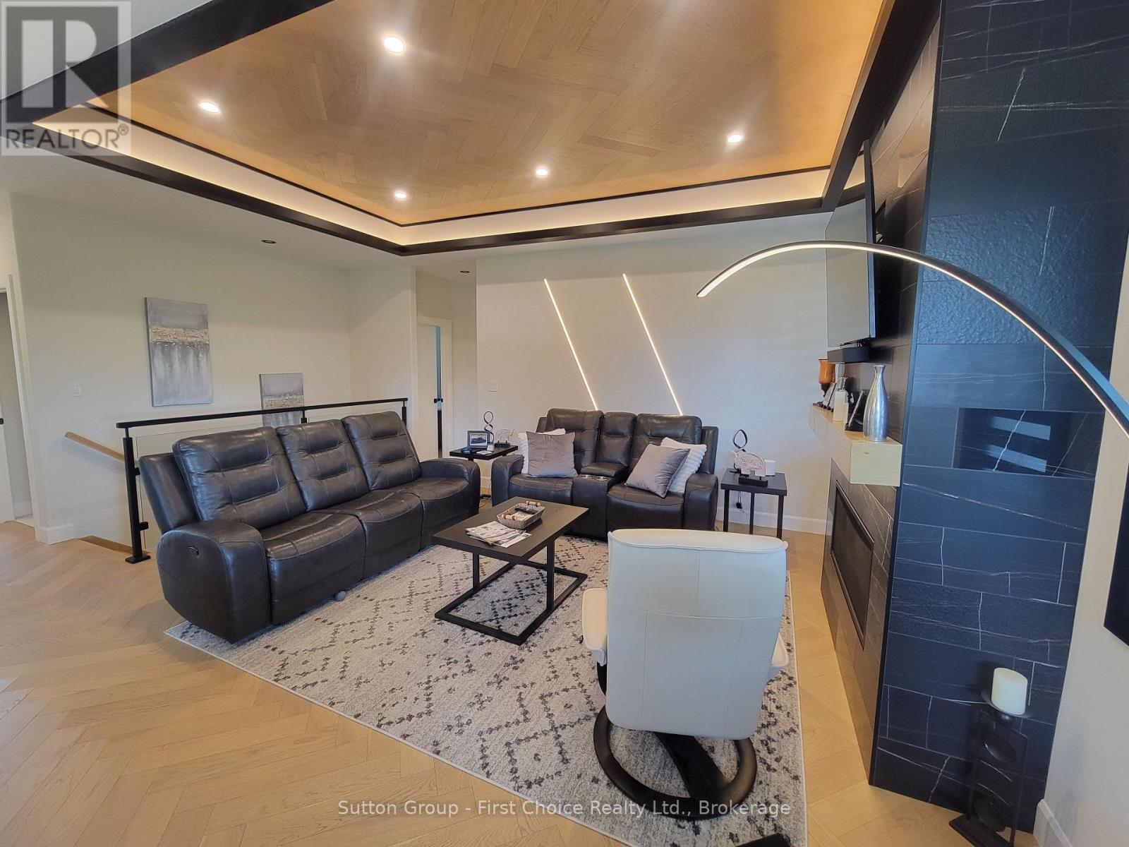 128 ROWE AVENUE - 9