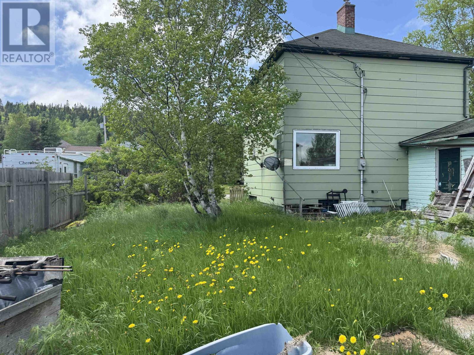 25 Ross AVE - 18