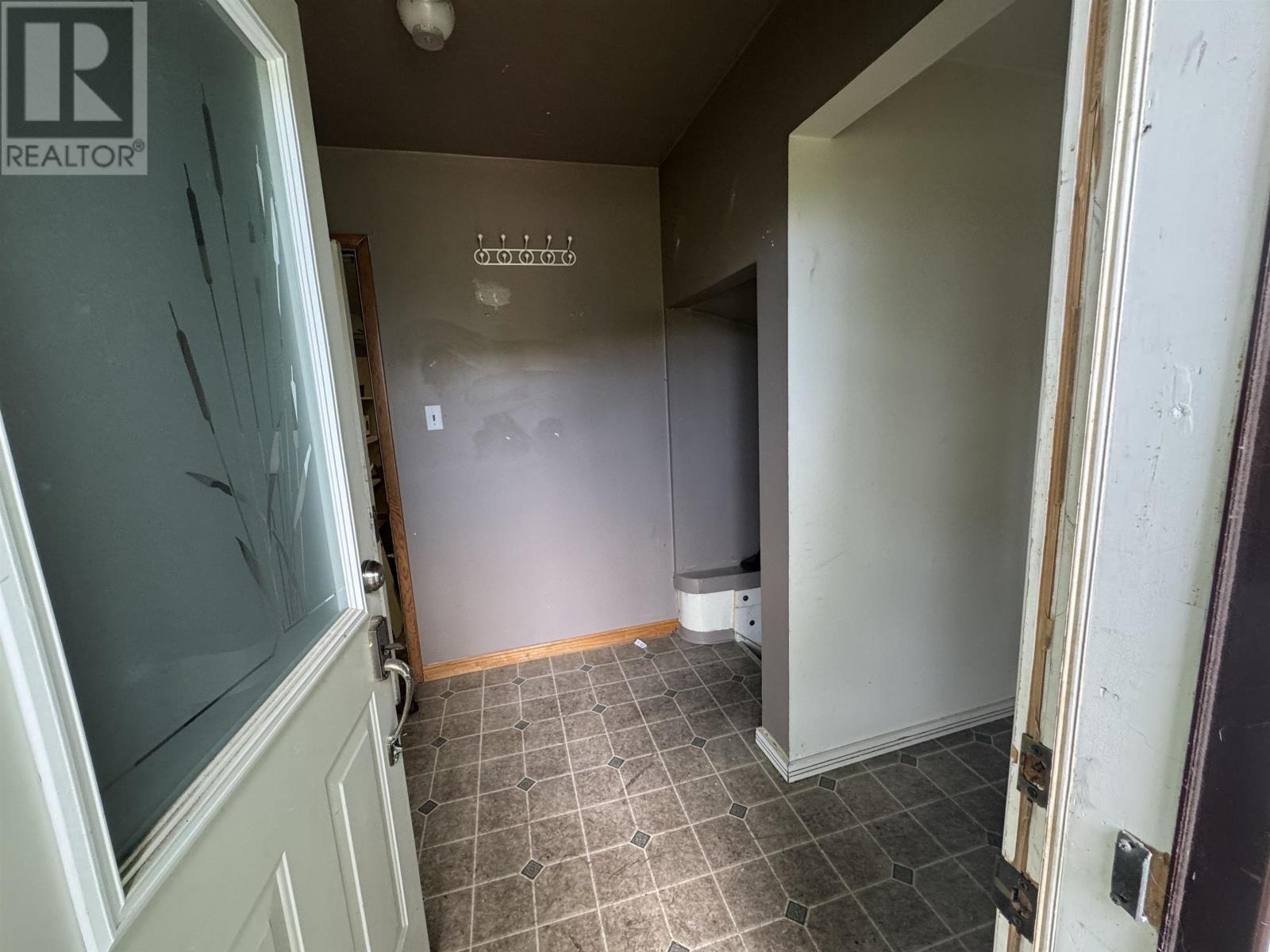 25 Ross AVE - 17