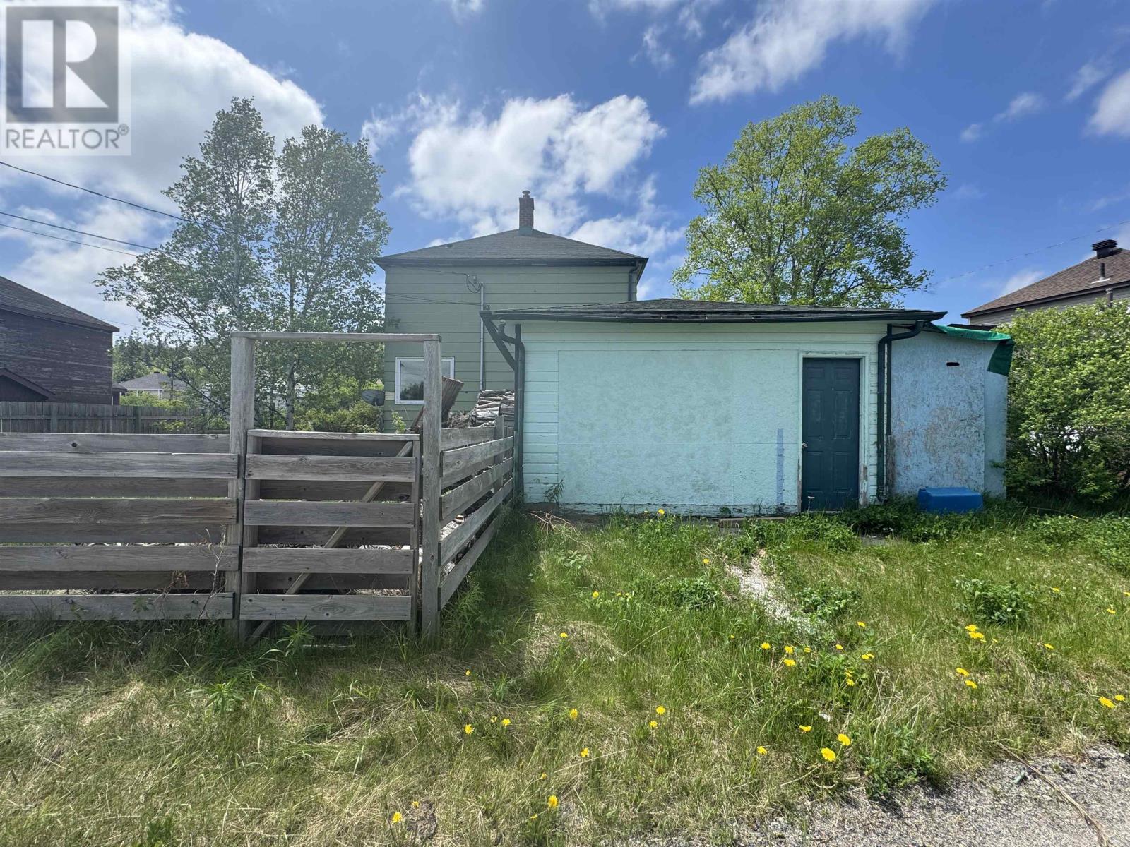 25 Ross AVE - 20
