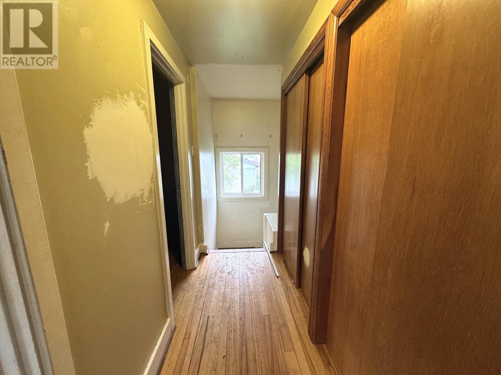25 Ross AVE - 6