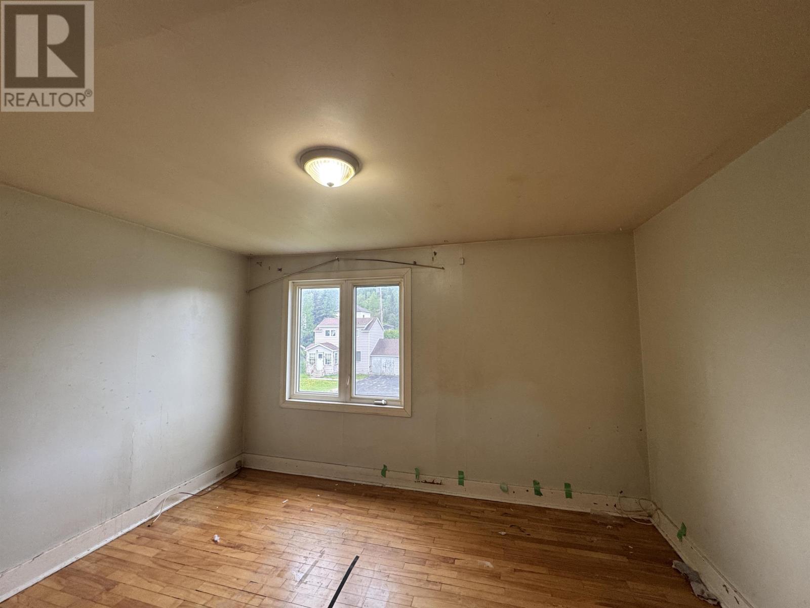 25 Ross AVE - 8