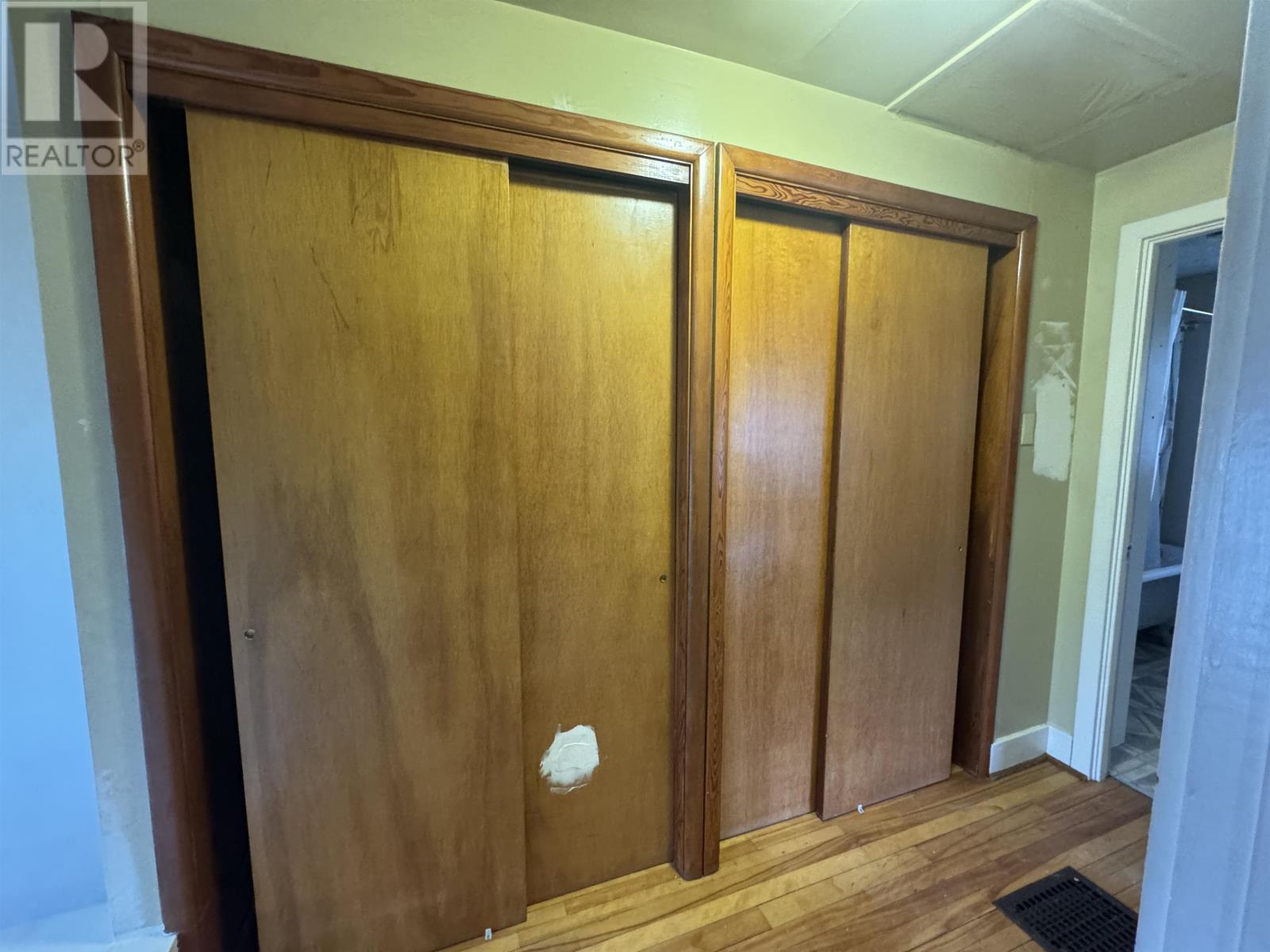 25 Ross AVE - 5