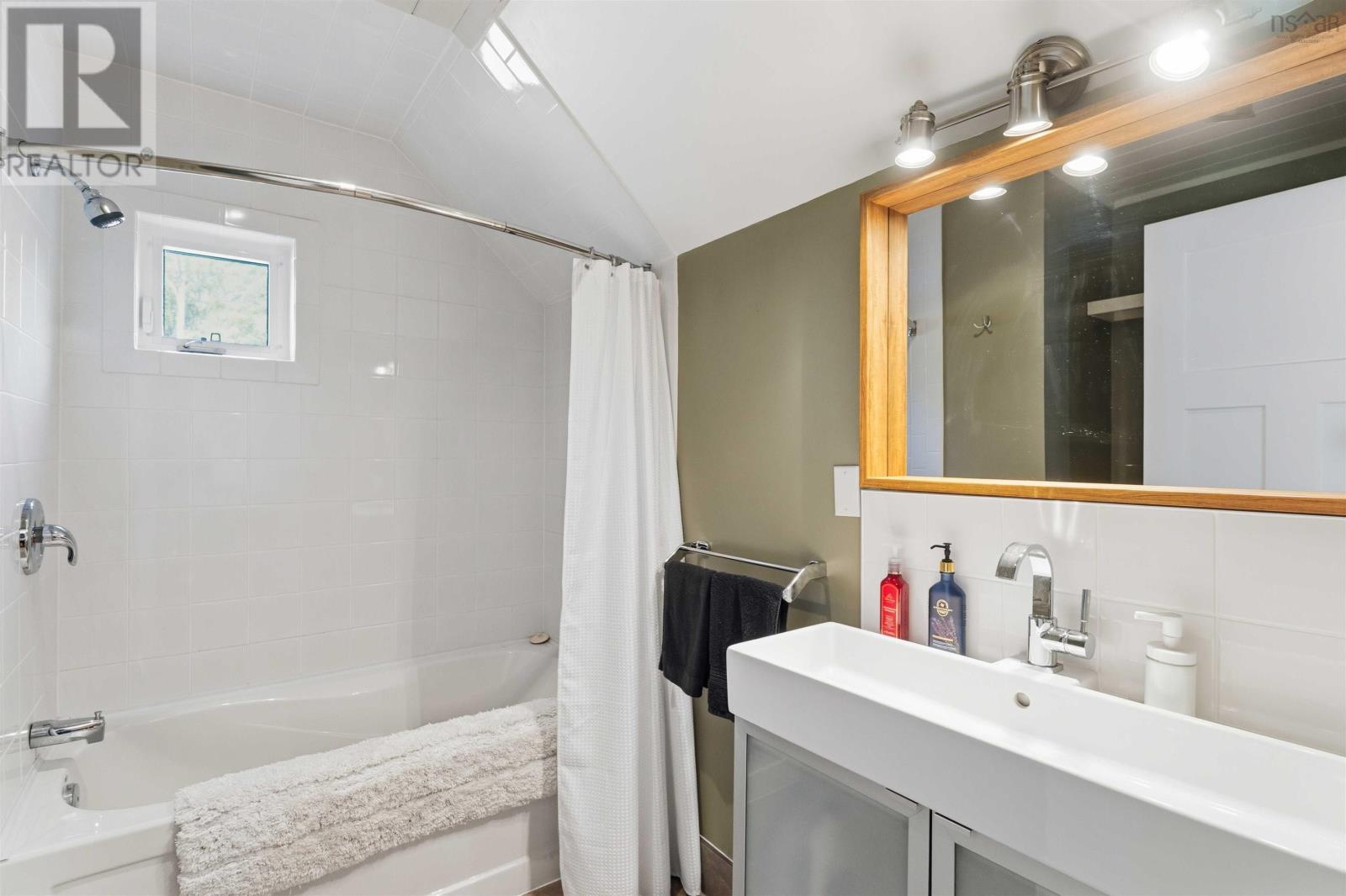 4039 & 4041 Sissiboo Road - 19