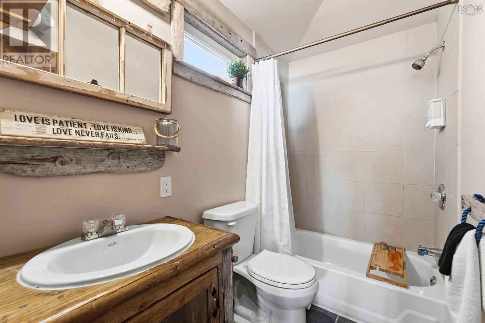 4039 & 4041 Sissiboo Road - 40
