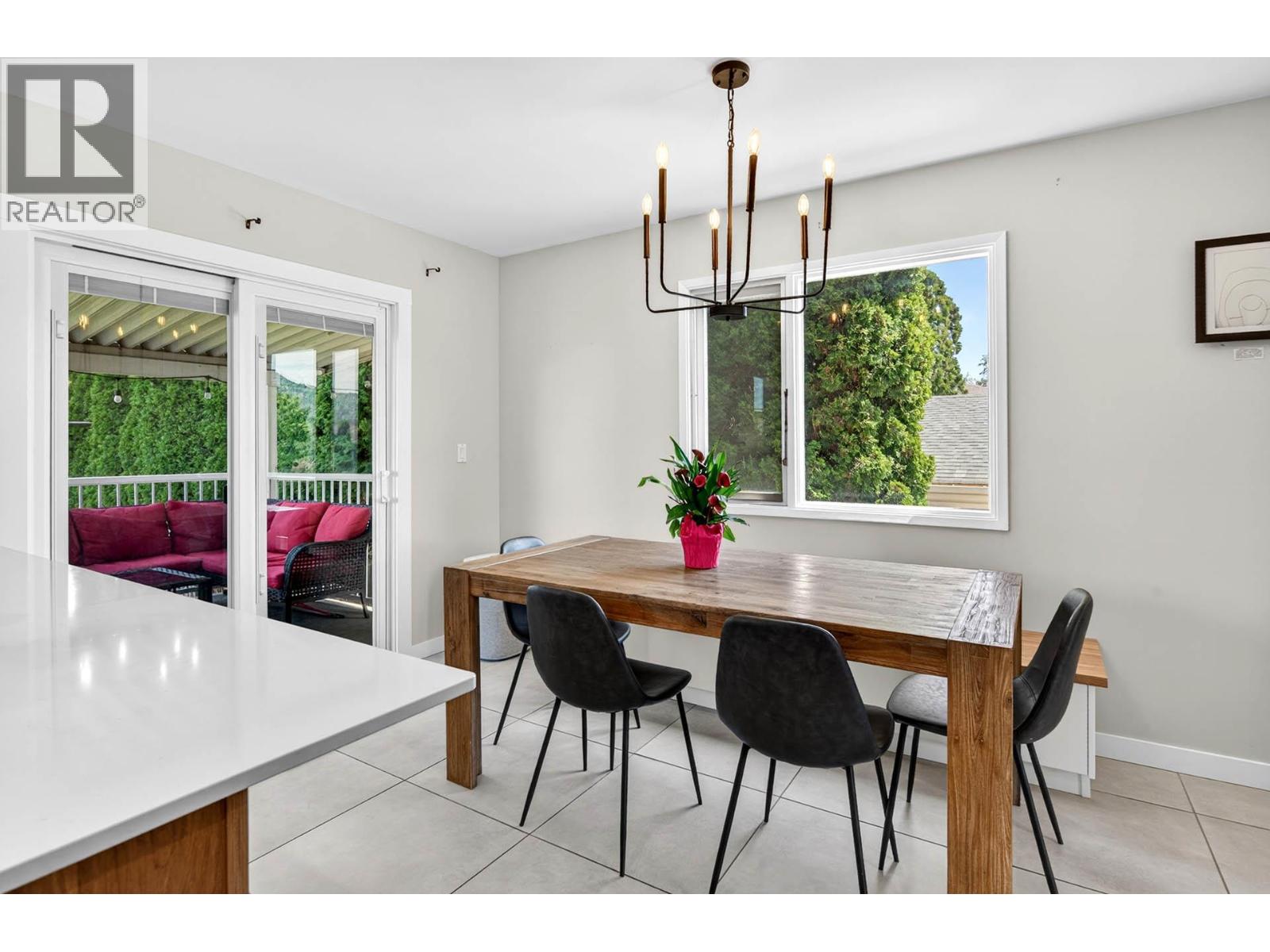 2572 FLEETWOOD Avenue - 8
