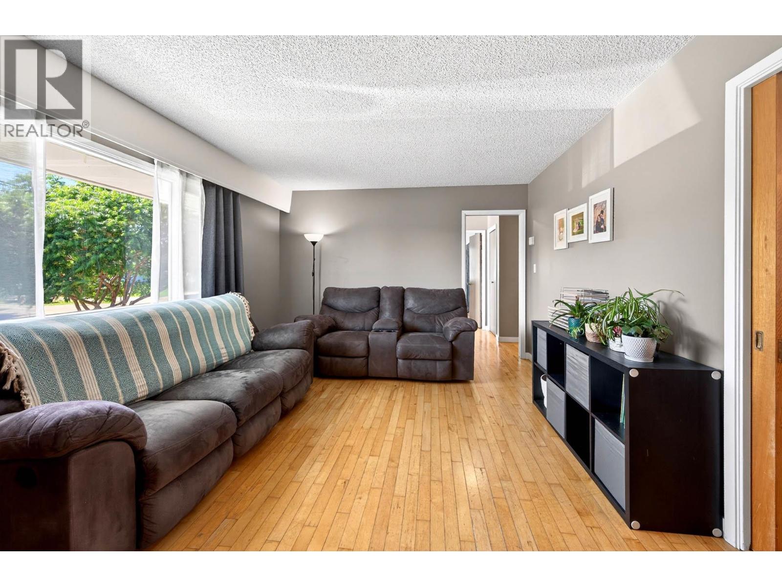 2572 FLEETWOOD Avenue - 6
