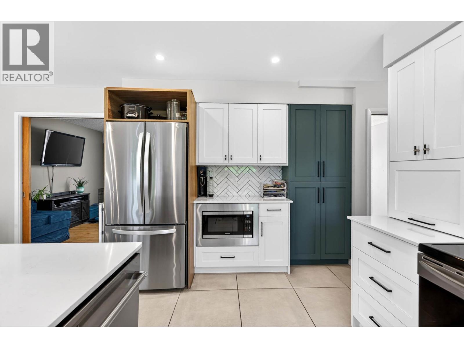 2572 FLEETWOOD Avenue - 14