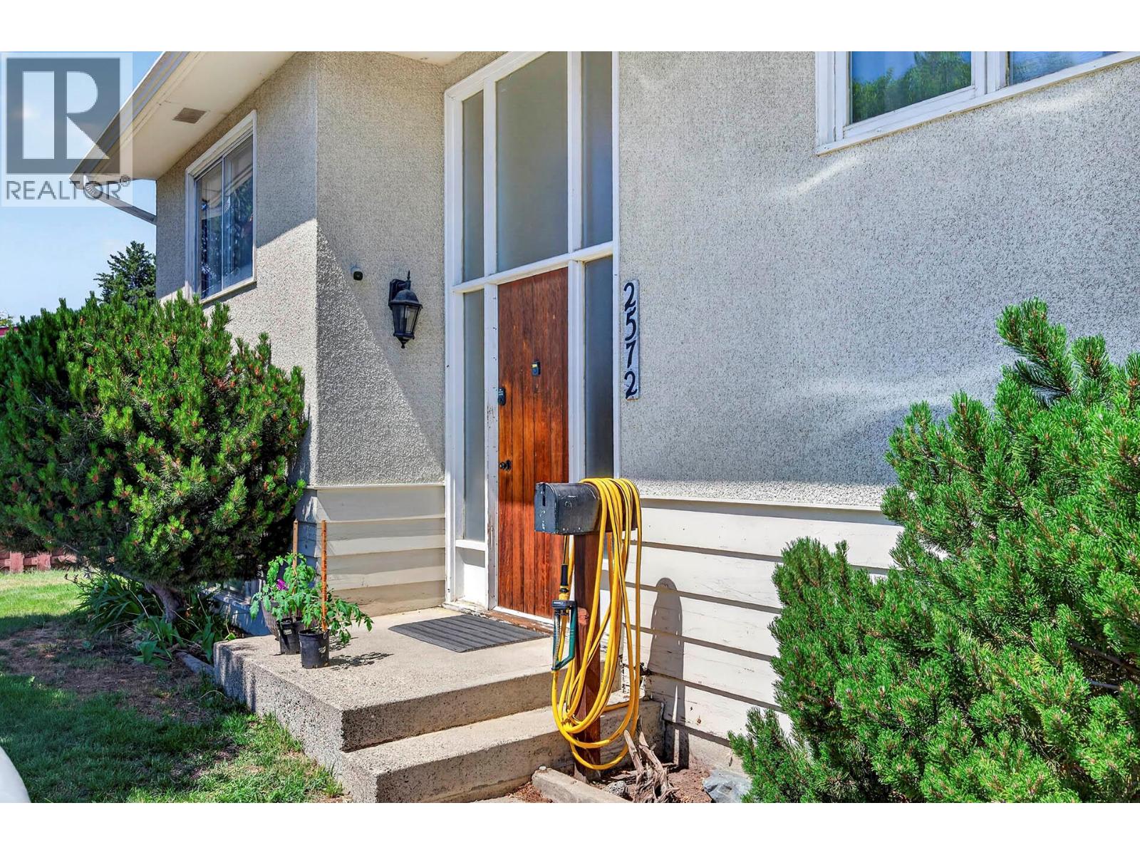 2572 FLEETWOOD Avenue - 2