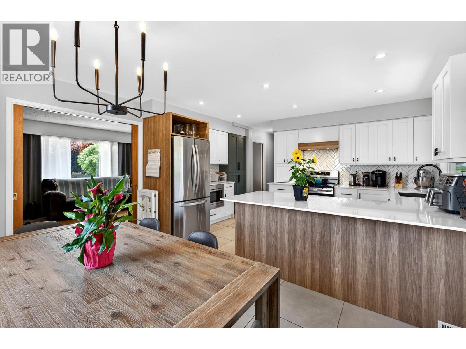 2572 FLEETWOOD Avenue - 11