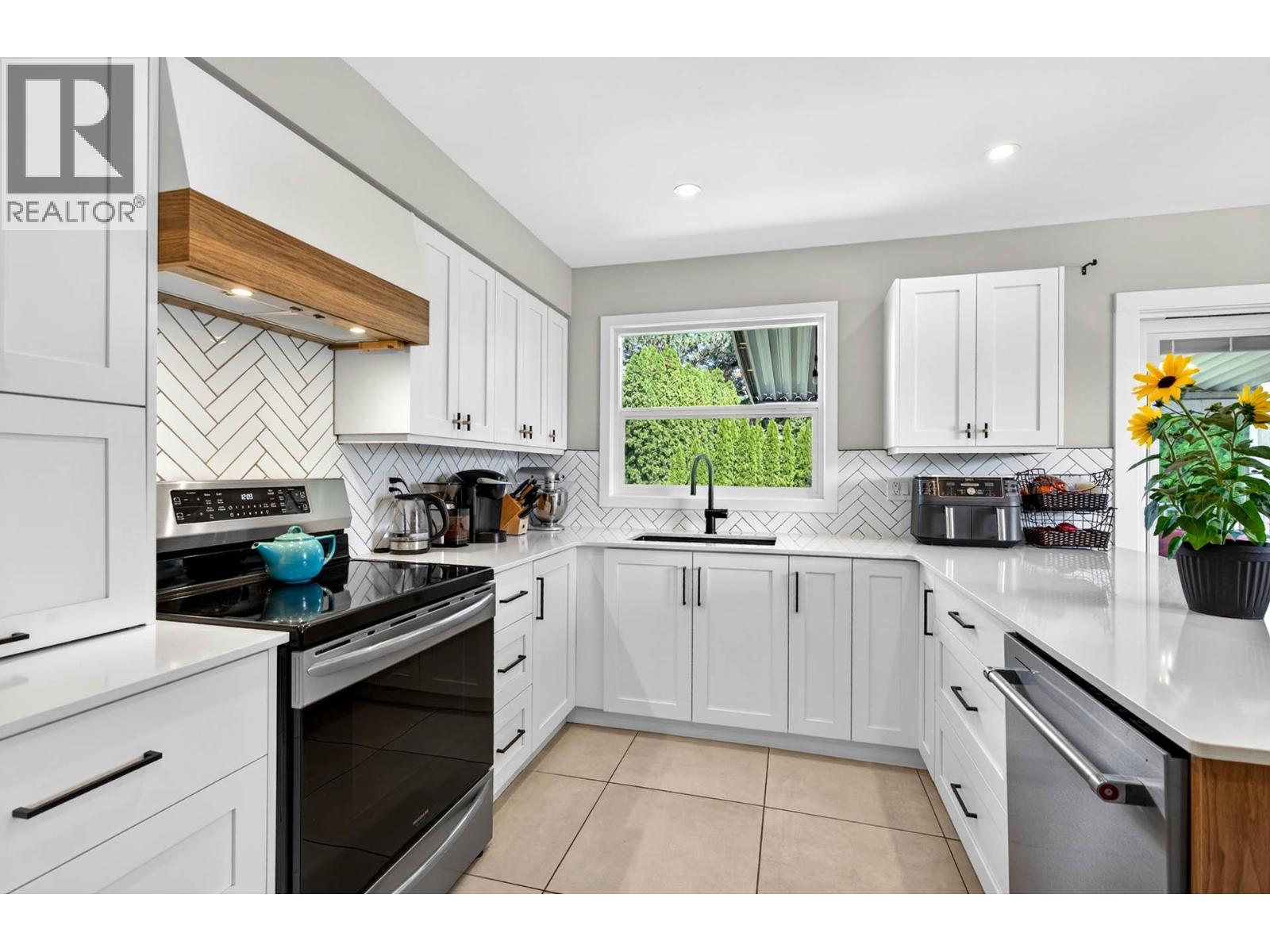 2572 FLEETWOOD Avenue - 12
