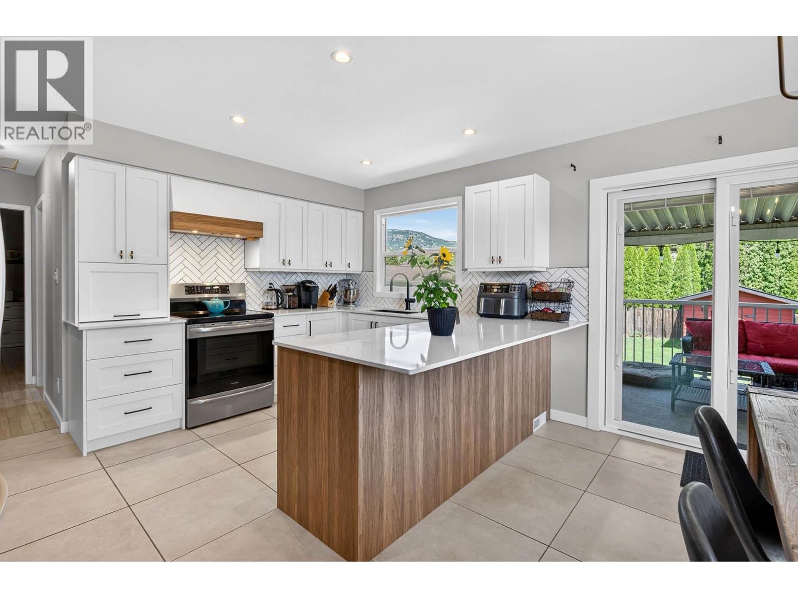 2572 FLEETWOOD Avenue - 17