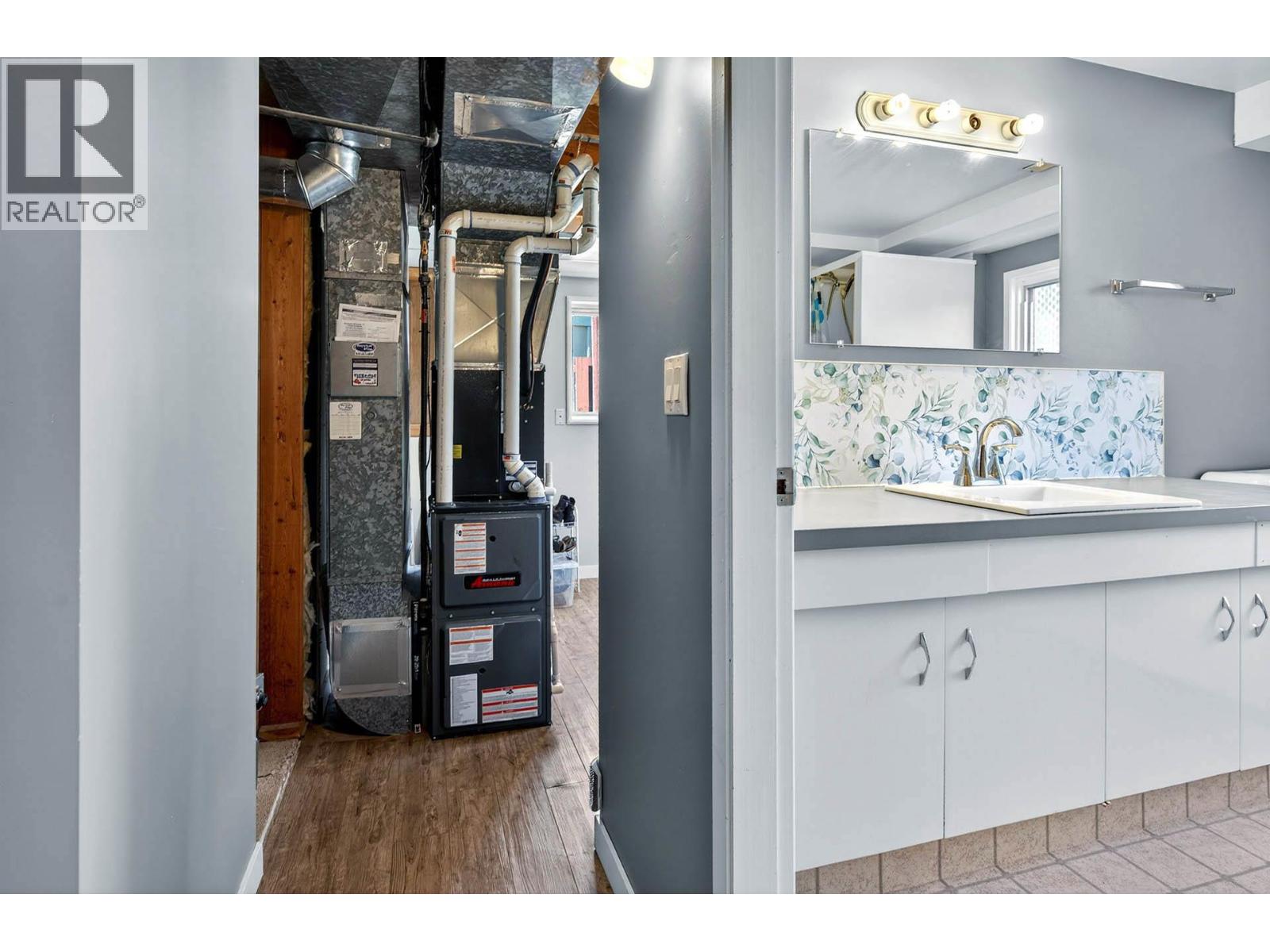 2572 FLEETWOOD Avenue - 35