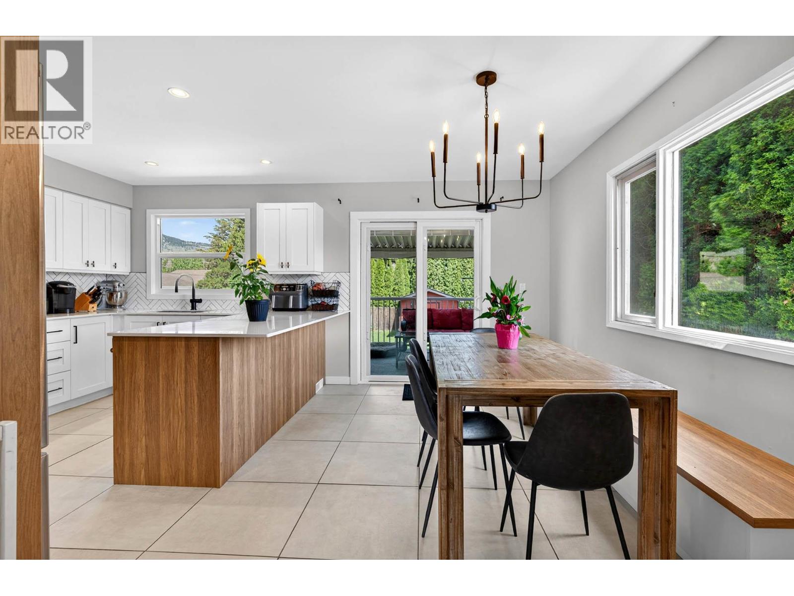 2572 FLEETWOOD Avenue - 9
