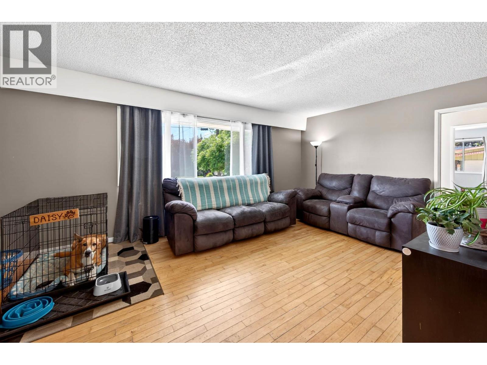 2572 FLEETWOOD Avenue - 4