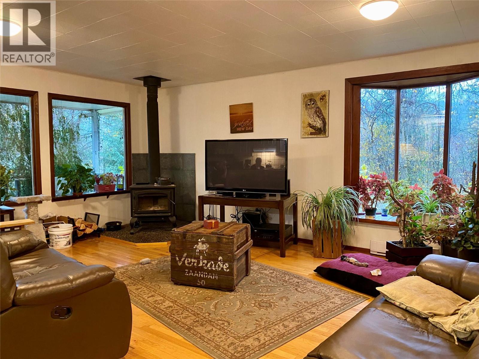 541 24 Highway - 12