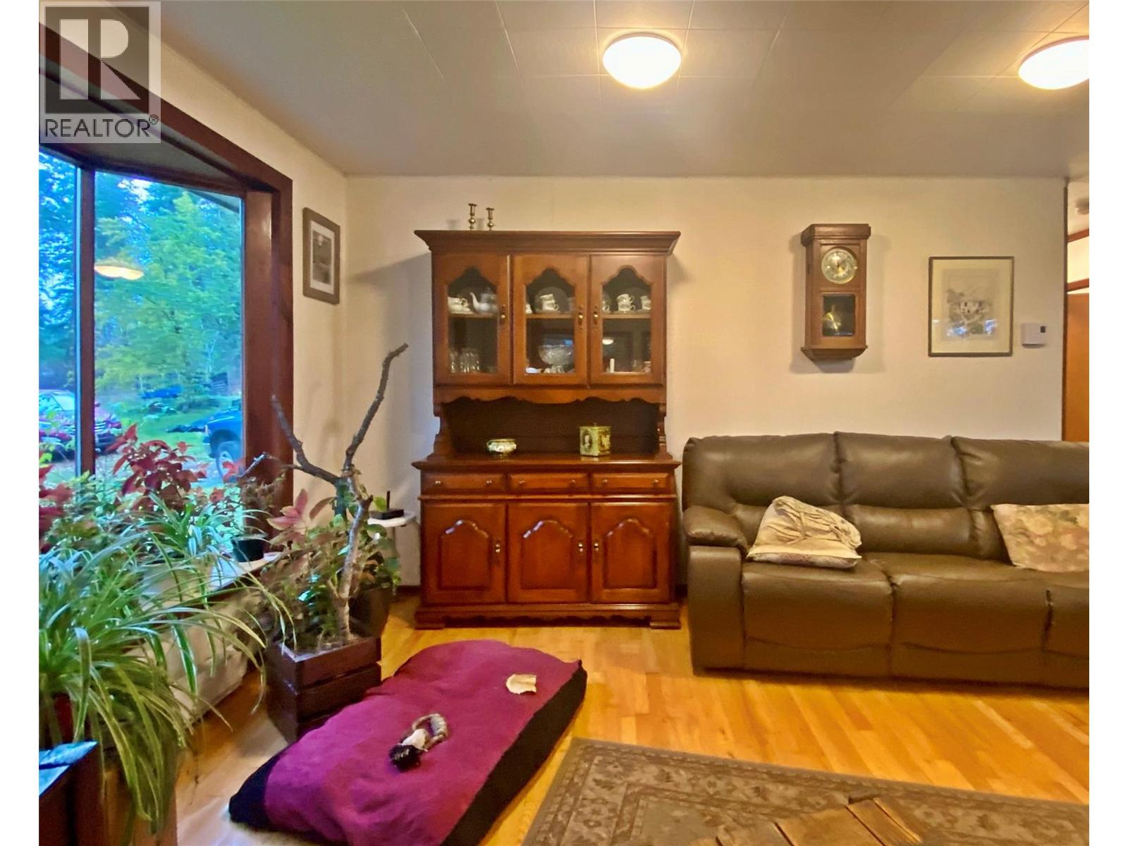 541 24 Highway - 16