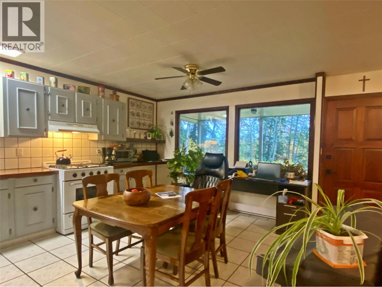 541 24 Highway - 6