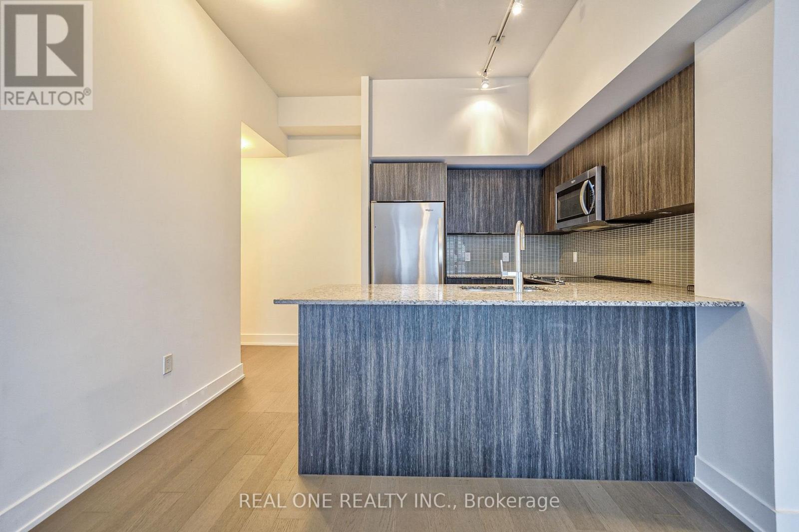 #231 30 SHORE BREEZE DRIVE - 6
