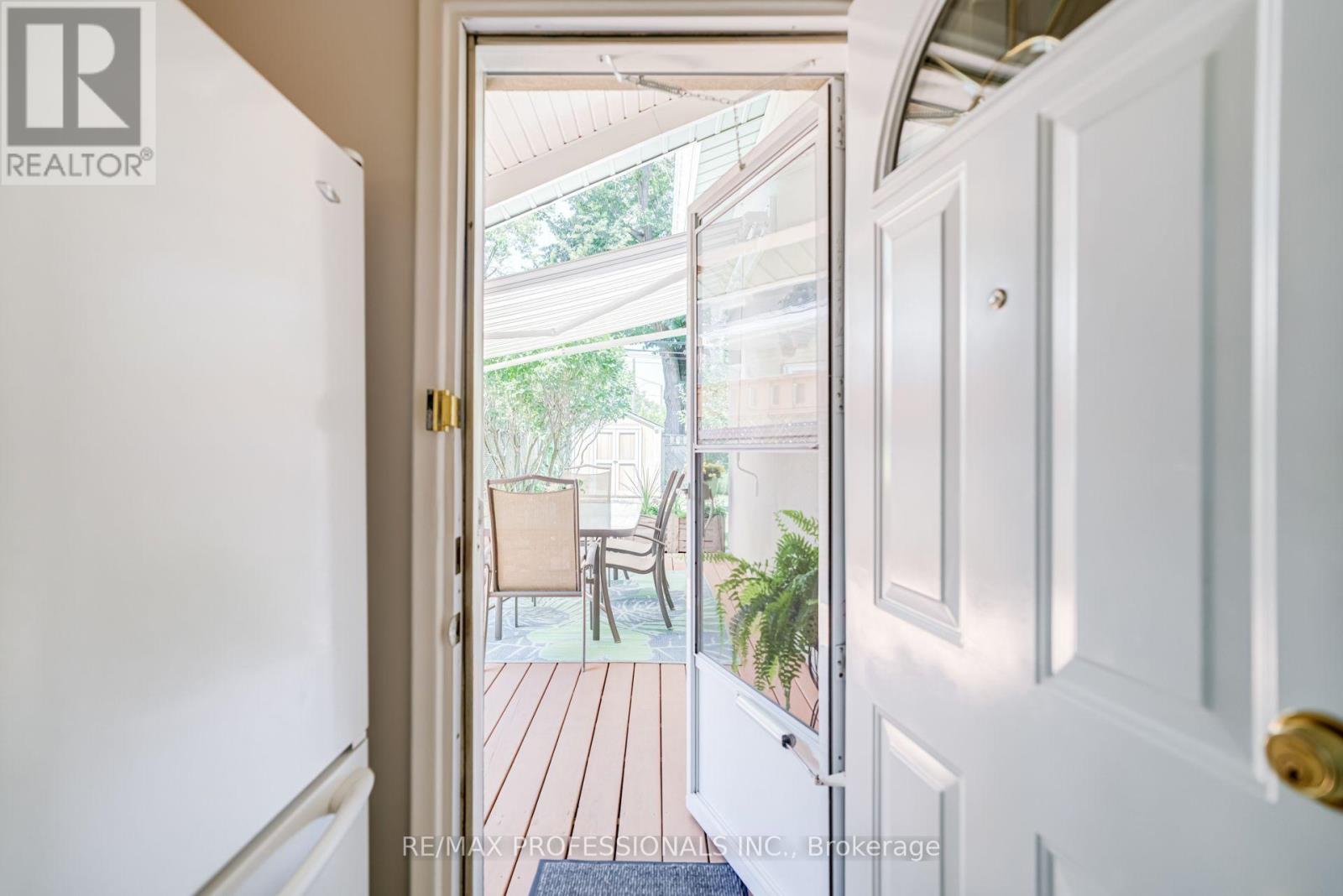 48 GENTHORN AVENUE - 21