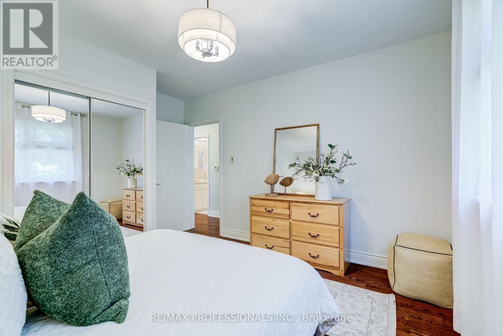 48 GENTHORN AVENUE - 26