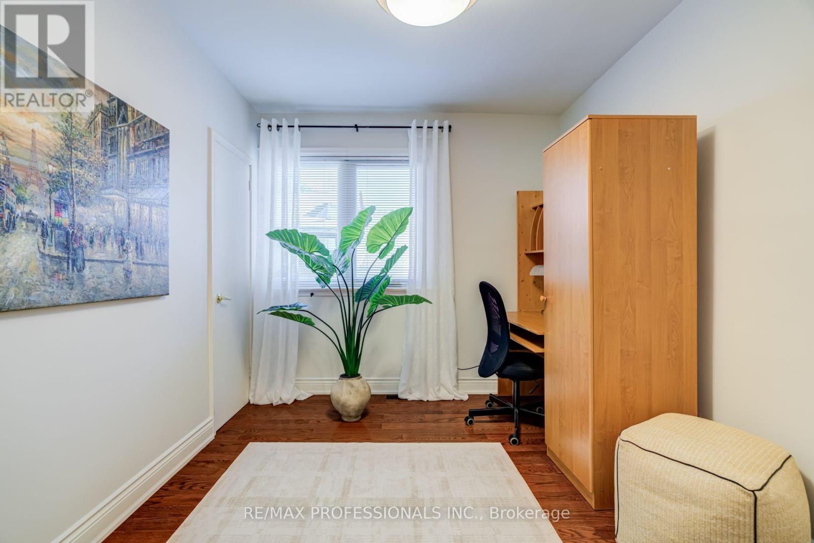 48 GENTHORN AVENUE - 28